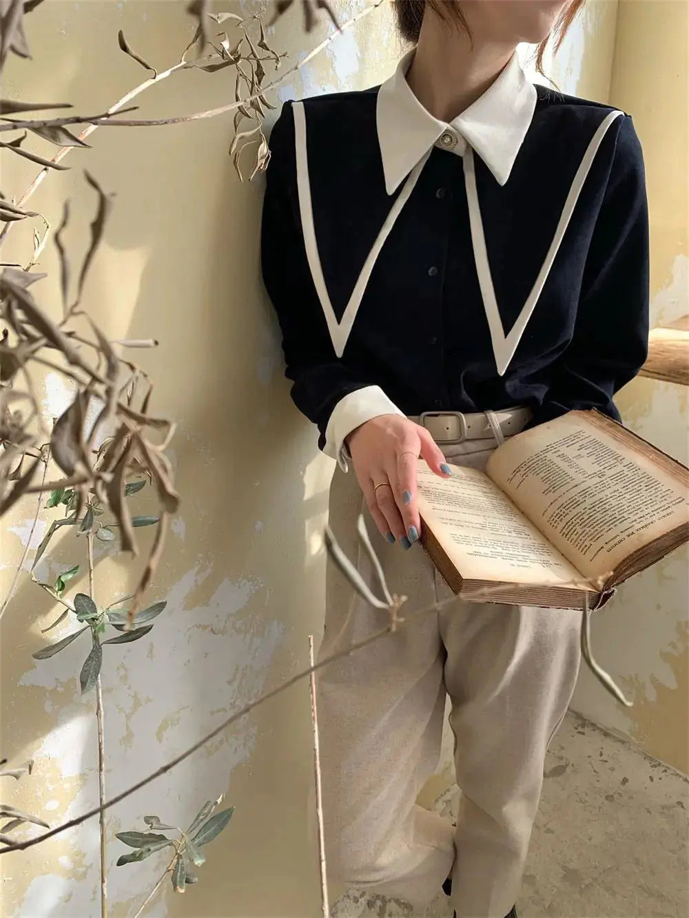 Camisa de Botão Feminina Coreana com Gola Plissada